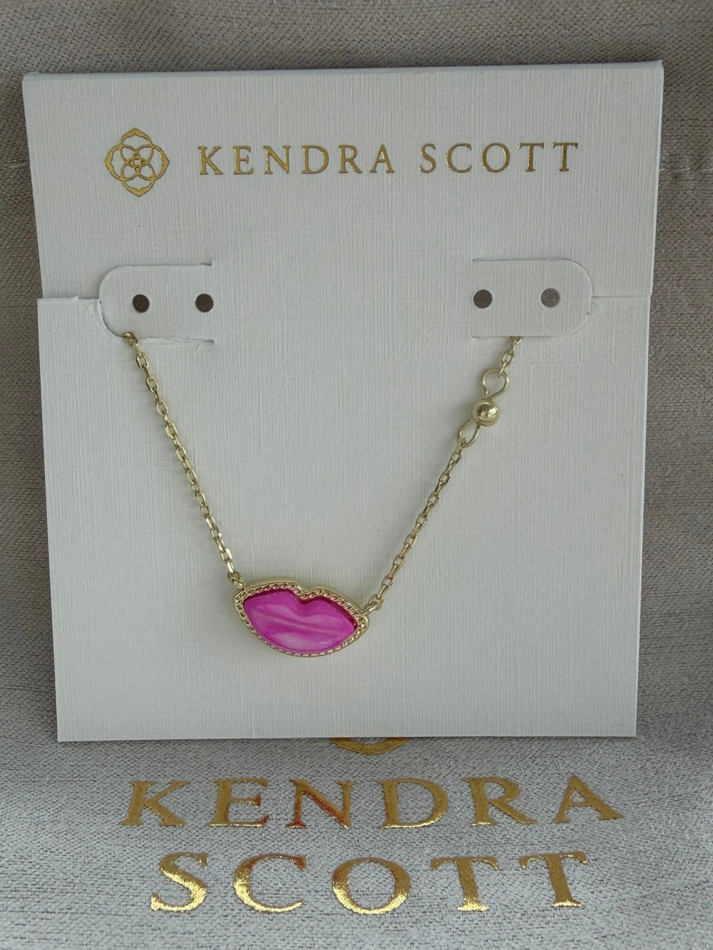 Kendra Scott Lips Pendant Necklace in Hot Pink