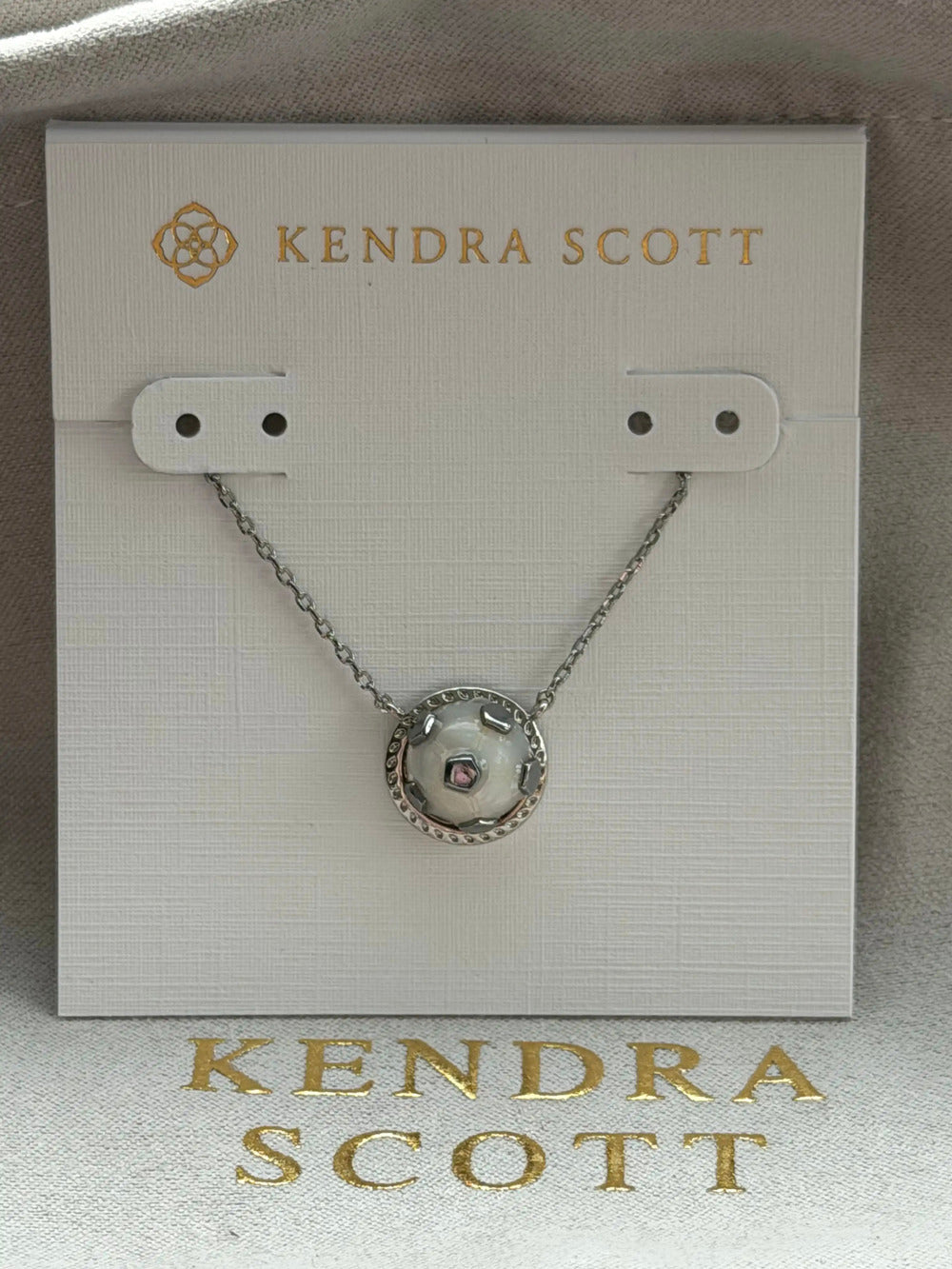 Kendra Scott pendant necklace