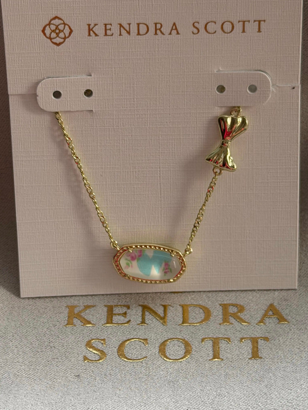Kendra Scott pendant necklace