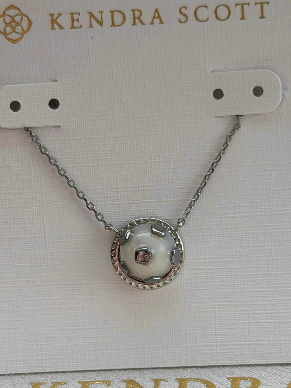 Kendra Scott pendant necklace