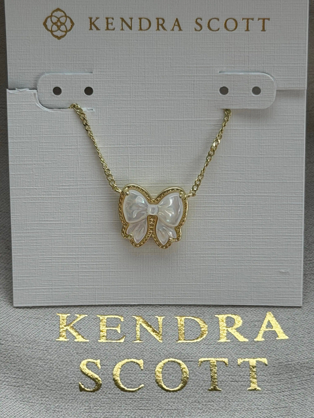 Kendra Scott white pendant necklace